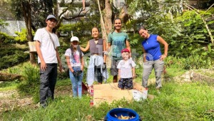 De basura a abono: la novedosa técnica de ibaguereños para cuidar el Centenario