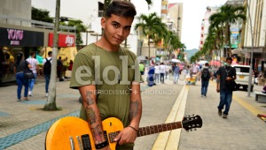 Jhon Molina: un artista que ha cantado en las calles de más de 21 municipios de Colombia 